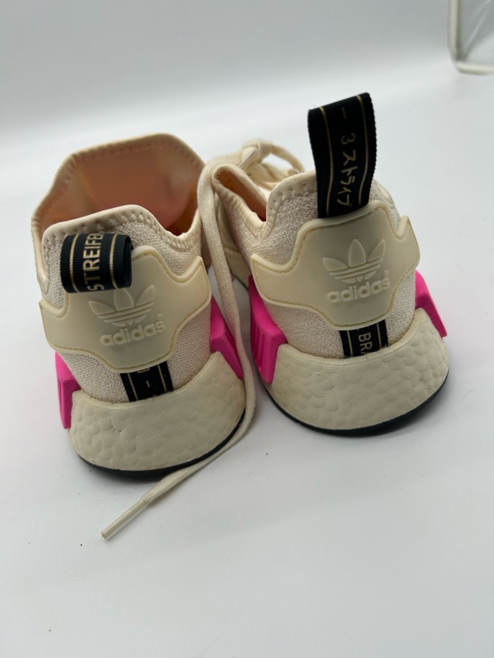 Adidas Women’s NMD_R1 In cream Screaming Pink size 10 - Picture 5 of 8